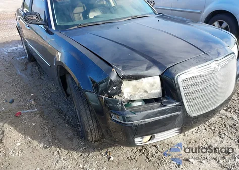 2010 Chrysler 300 Touring/Signature Series/Executive Series z USA, uszkodzony, nr VIN 2C3CA5CV6AH276179